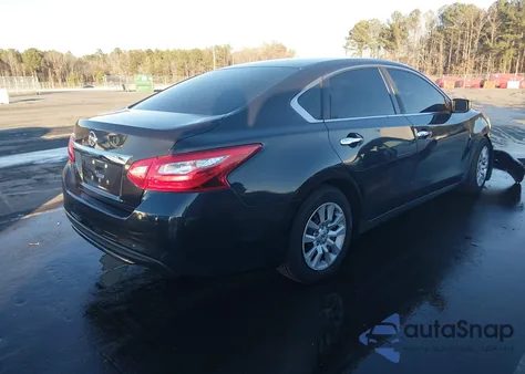 2017 Nissan Altima 2.5 S z USA, uszkodzony, nr VIN 1N4AL3AP0HC298154